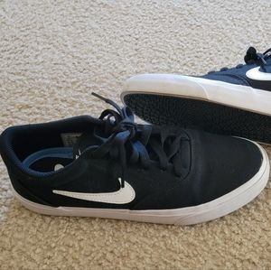 Nike men's canvas shoe